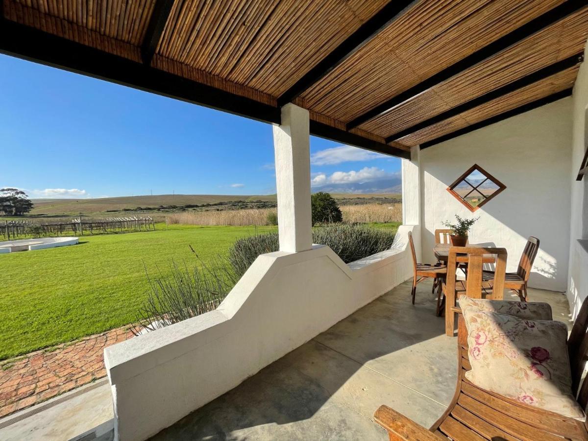 Hostal Endless Vineyards At Wildekrans Wine Estate Botrivier Exterior foto